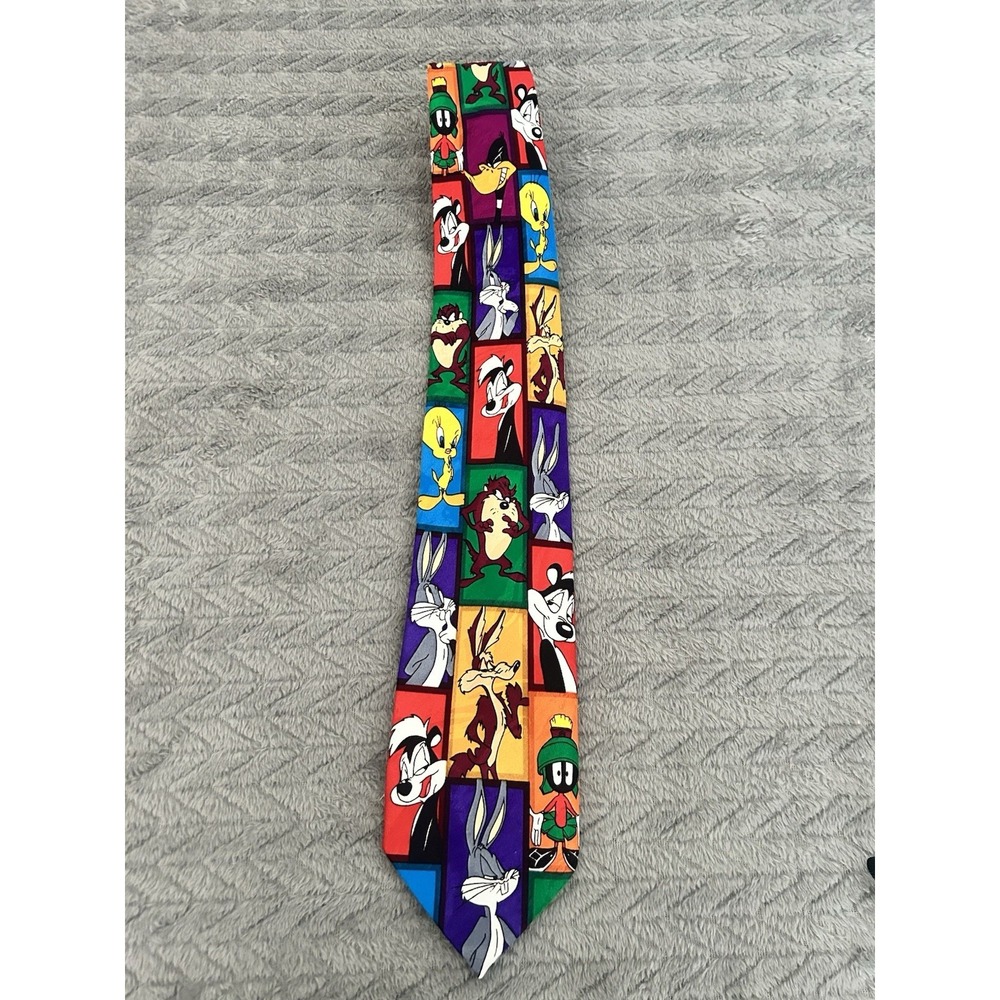 Looney Toons Mania Bugs Bunny Taz Tweety Marvin Necktie 56" x 3.75"